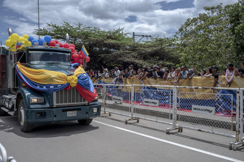 Ngoại giao vượt qua biên giới